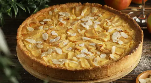 Песочный пирог с маскарпоне и яблоками